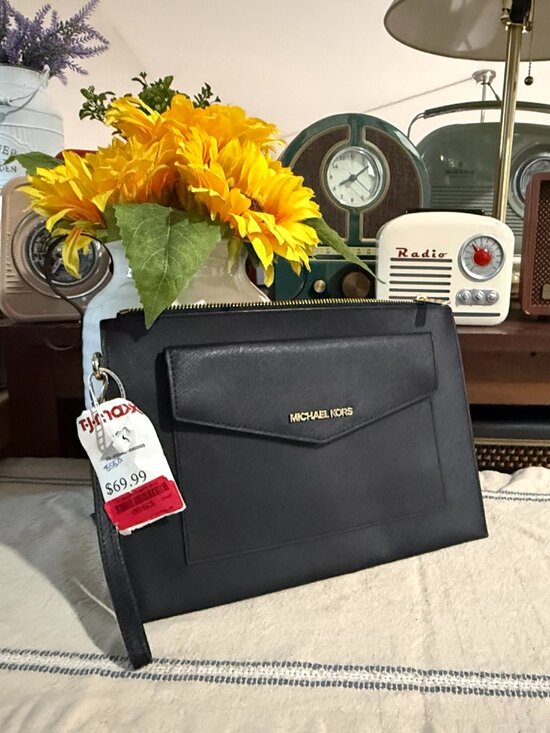 Michael Kors Handbags - Michael Kors Black Saffiano Leather Large Zip Pouch Clutch | Wristlet | Gold HW